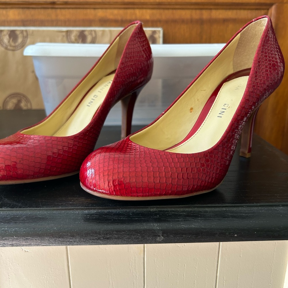 Elegant leather Red Snakeskin Pattern Heels